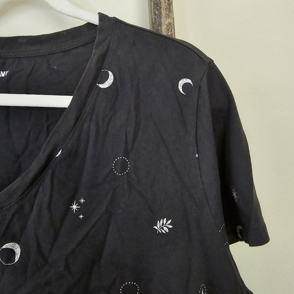 ⭐️40% Off⭐️ Old Navy Celestial Print EveryWear Short-Sleeve T-Shirt - Picture 6 of 8